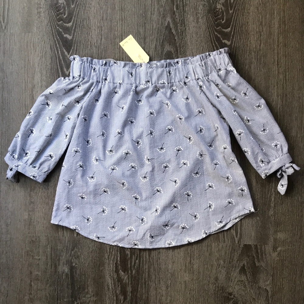 NWT Off the shoulder striped daisy print top M